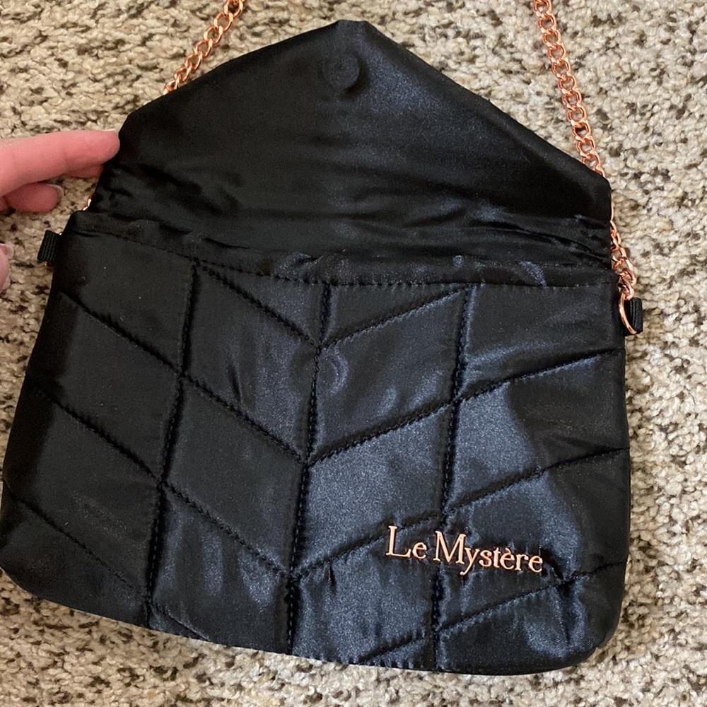 NWOT black satin quilted clutch w/ magnetic closure & rose gold chain - Picture 2 of 5